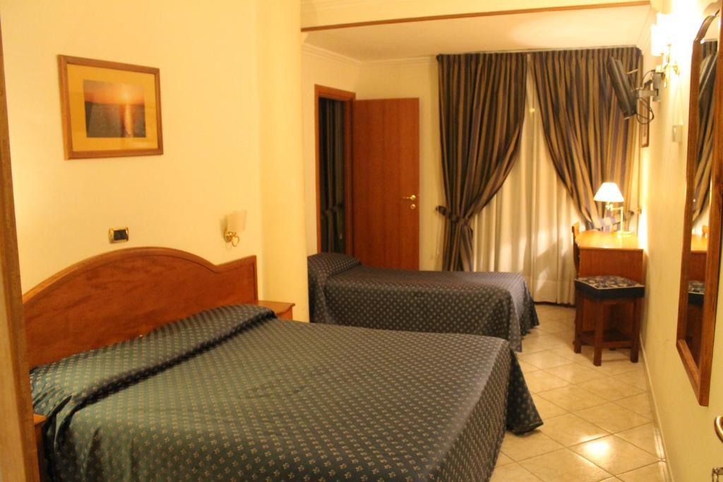 Hr Hotel & Spa Piano di Sorrento Rum bild
